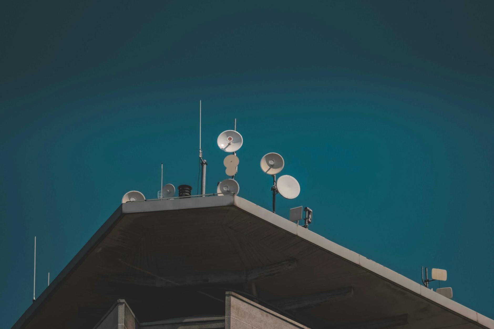 Cómo la conectividad satelital emergente puede revolucionar el acceso a tecnologías digitales para pymes y emprendedores en Venezuela