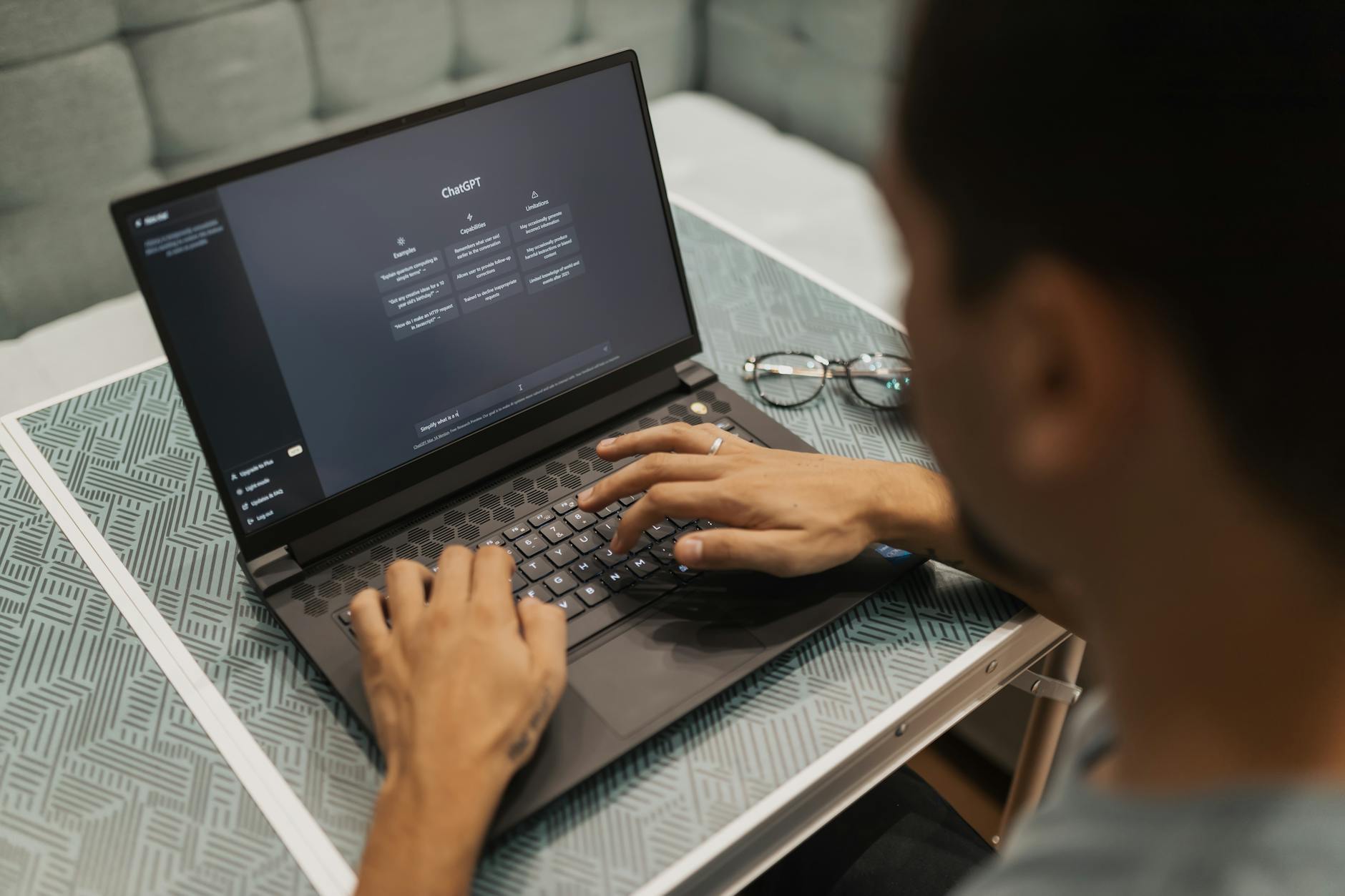 Cómo la Inteligencia Artificial Potencia la Gestión del Conocimiento y el Desarrollo de Talento en PYMES Venezolanas para un Crecimiento Sostenible