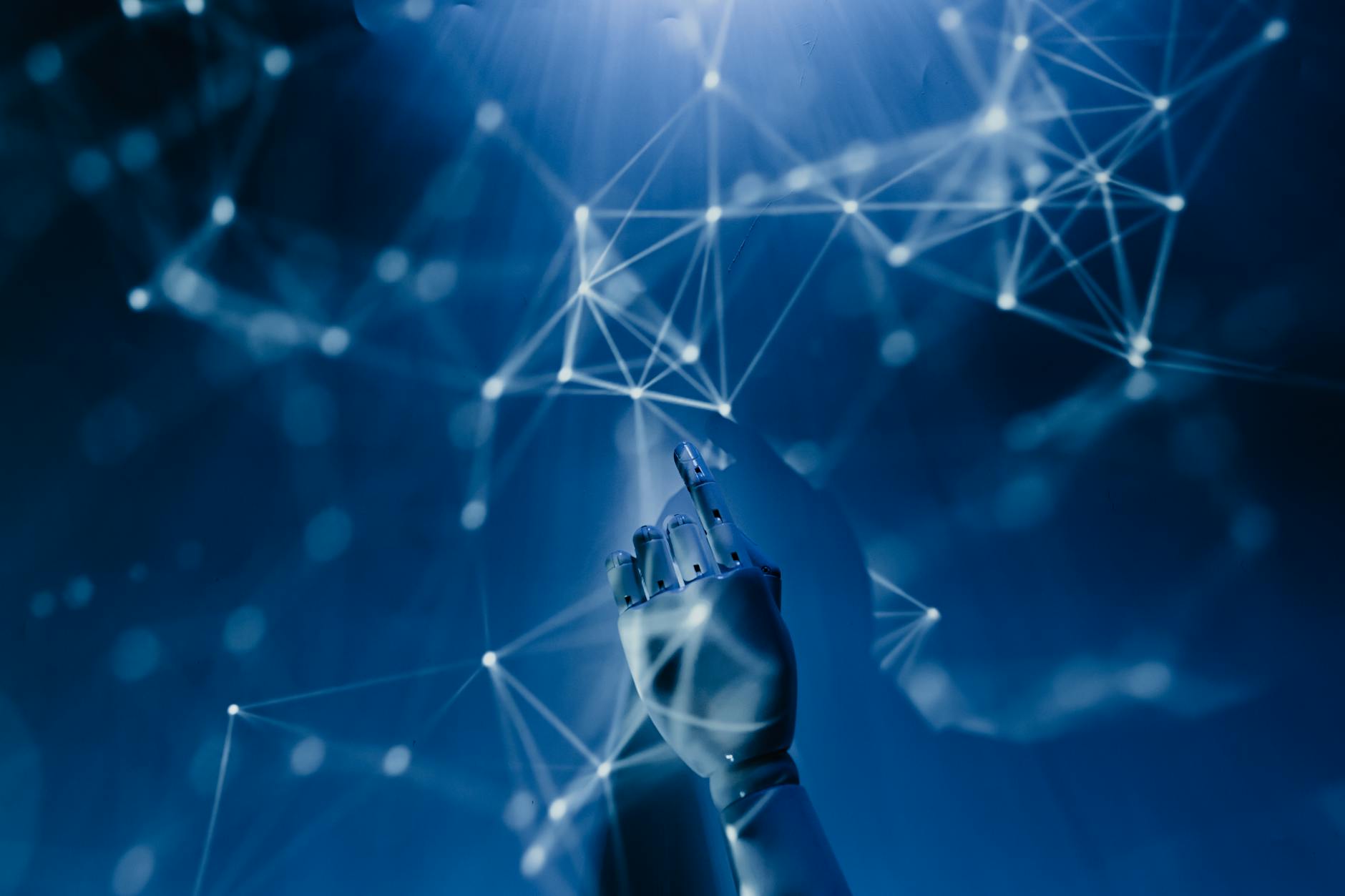 Transformación digital en LATAM: cómo la adopción de aplicaciones móviles revoluciona el comercio minorista local